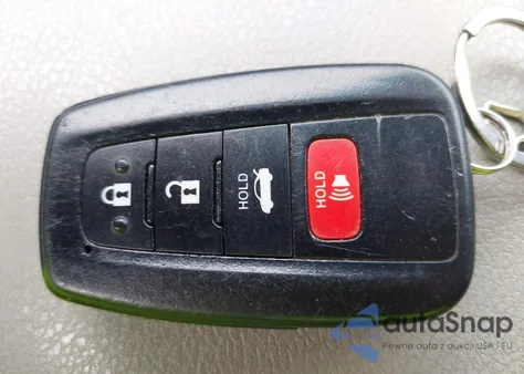 2018 Toyota Camry Le z USA, uszkodzony, nr VIN 4T1B11HK7JU058646